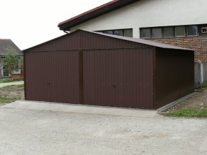 Garaż blaszany